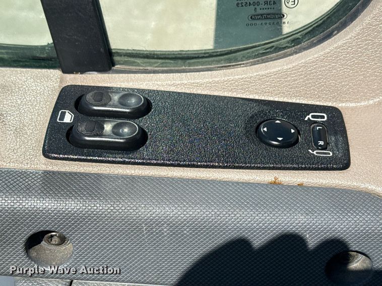 image for item EG5958 2016 Freightliner Cascadia semi truck