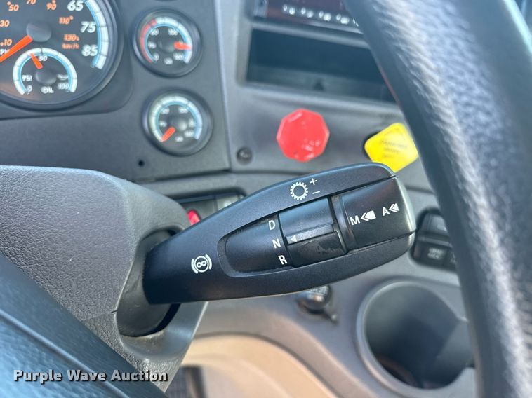 image for item EG5958 2016 Freightliner Cascadia semi truck