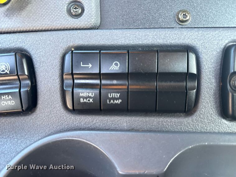 image for item EG5958 2016 Freightliner Cascadia semi truck