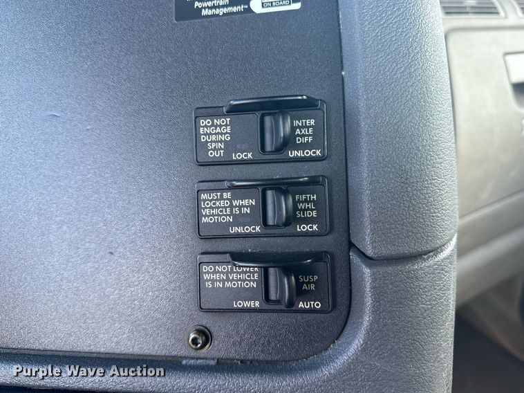 image for item EG5958 2016 Freightliner Cascadia semi truck