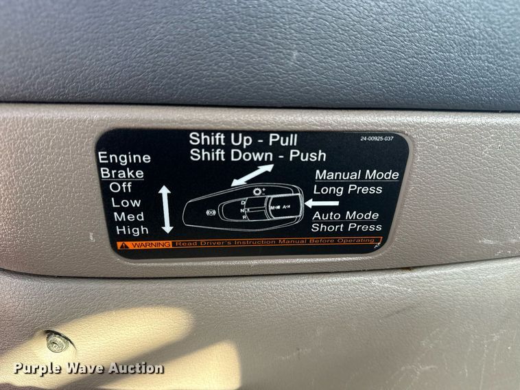 image for item EG5958 2016 Freightliner Cascadia semi truck