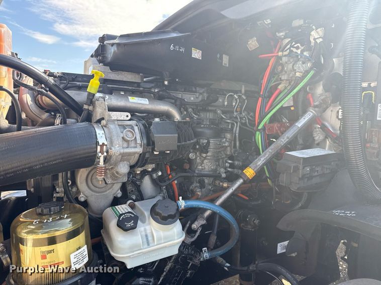 image for item EG5958 2016 Freightliner Cascadia semi truck