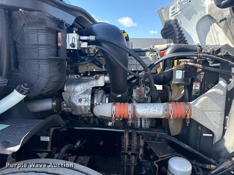 image for item EG5958 2016 Freightliner Cascadia semi truck