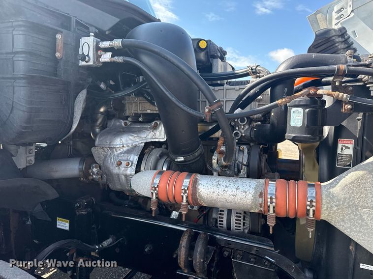 image for item EG5958 2016 Freightliner Cascadia semi truck