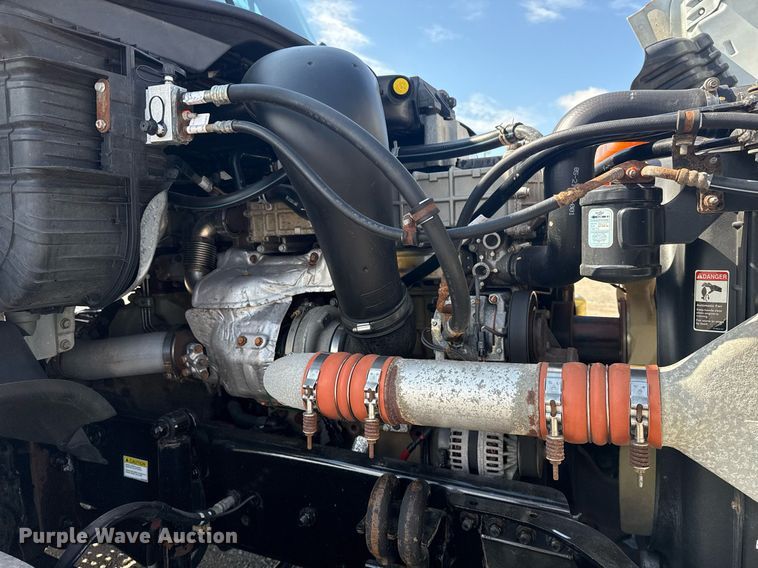 image for item EG5958 2016 Freightliner Cascadia semi truck