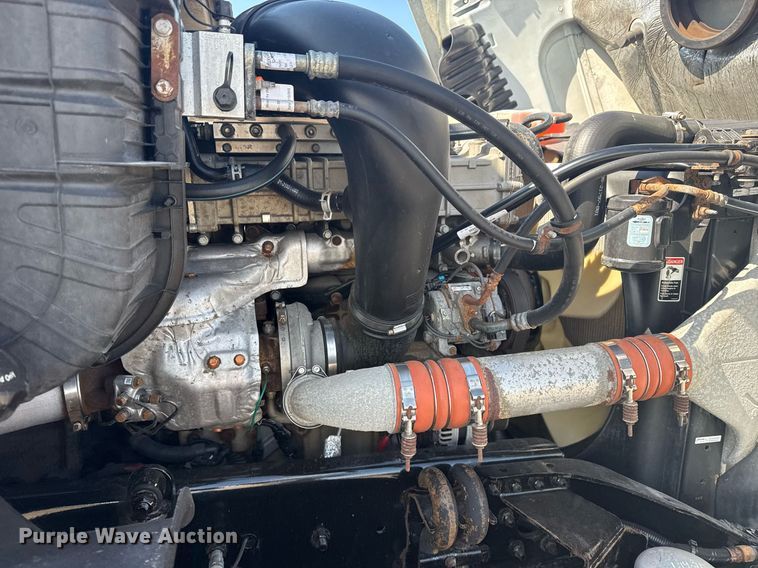 image for item EG5958 2016 Freightliner Cascadia semi truck