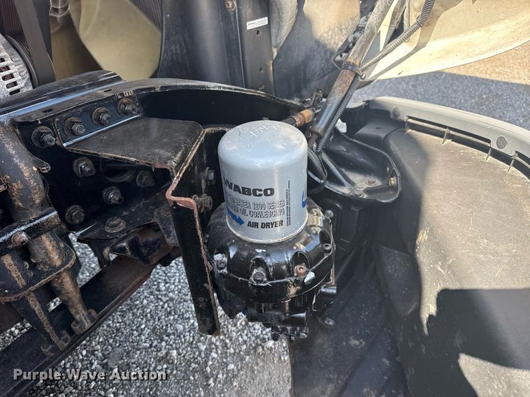 image for item EG5958 2016 Freightliner Cascadia semi truck