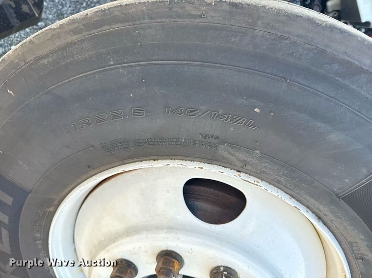 image for item EG5958 2016 Freightliner Cascadia semi truck