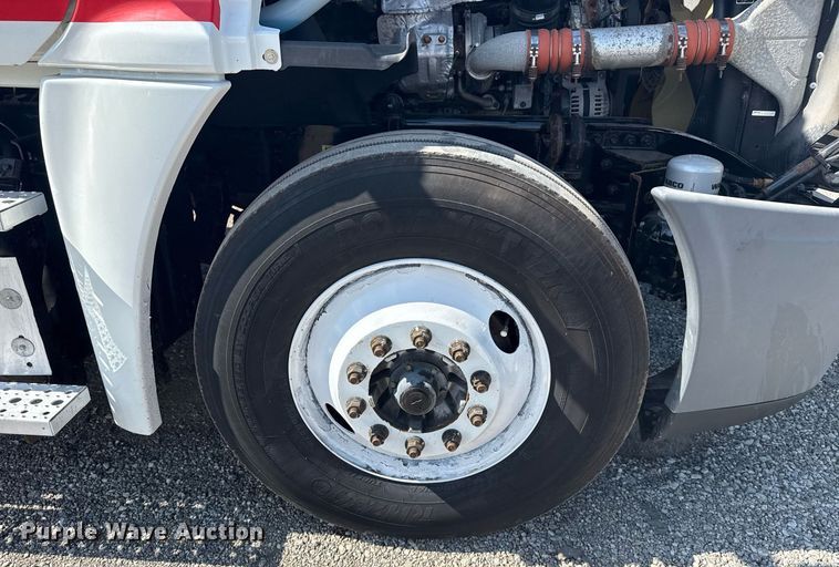 image for item EG5958 2016 Freightliner Cascadia semi truck