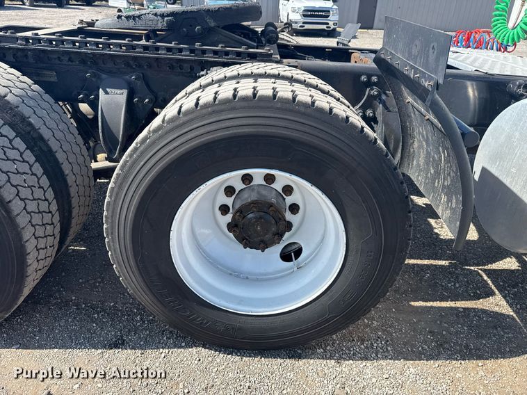 image for item EG5958 2016 Freightliner Cascadia semi truck