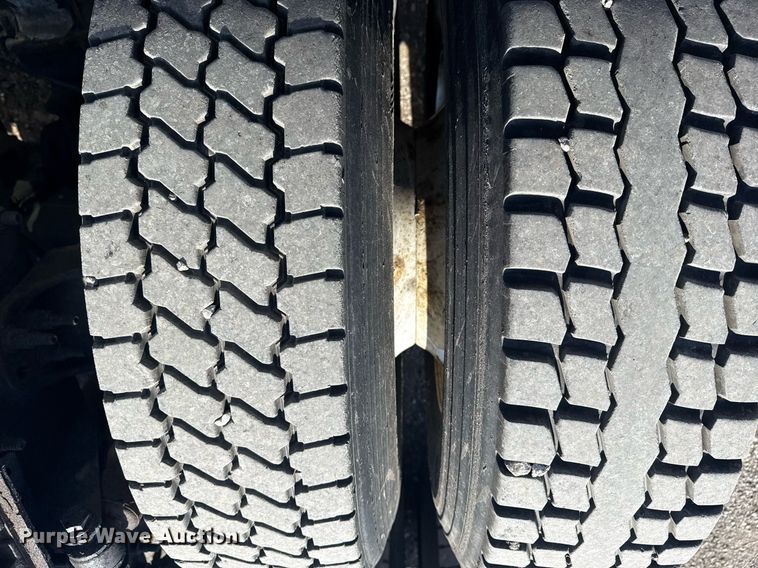 image for item EG5958 2016 Freightliner Cascadia semi truck