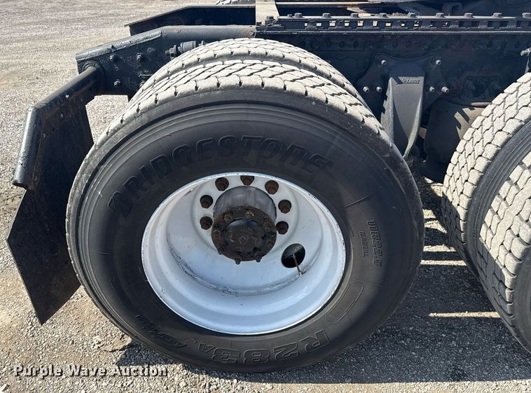 image for item EG5958 2016 Freightliner Cascadia semi truck