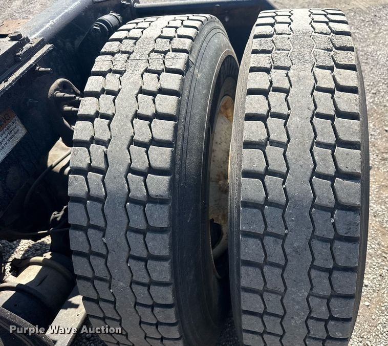 image for item EG5958 2016 Freightliner Cascadia semi truck