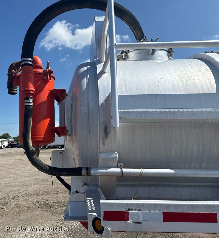 image for item EG5959 2012 Dragon Products vacuum trailer