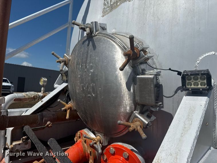 image for item EG5959 2012 Dragon Products vacuum trailer