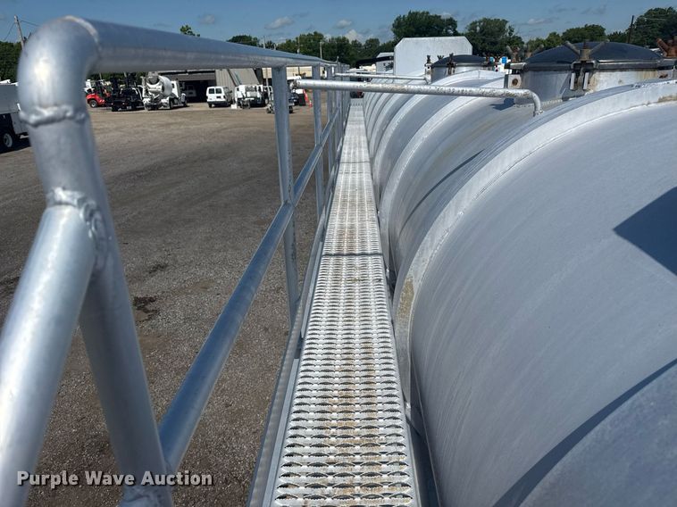 image for item EG5959 2012 Dragon Products vacuum trailer