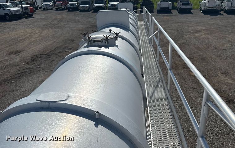 image for item EG5959 2012 Dragon Products vacuum trailer