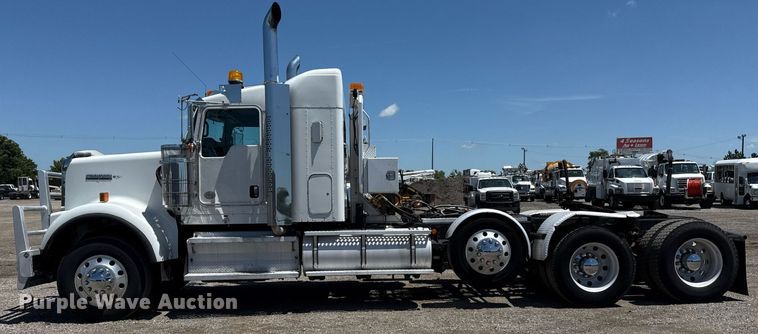 image for item EG5961 2012 Kenworth W900 semi truck
