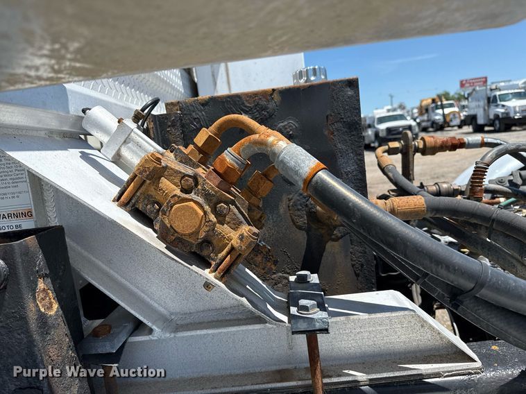 image for item EG5961 2012 Kenworth W900 semi truck