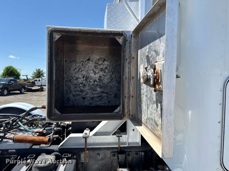 image for item EG5961 2012 Kenworth W900 semi truck