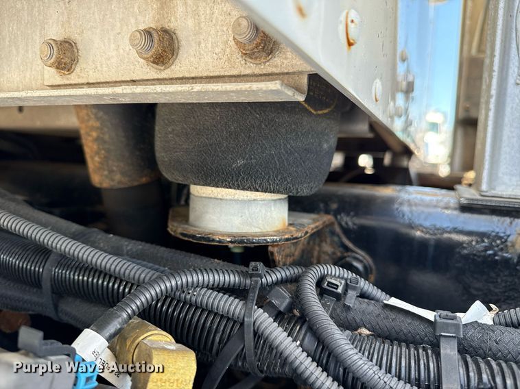 image for item EG5961 2012 Kenworth W900 semi truck