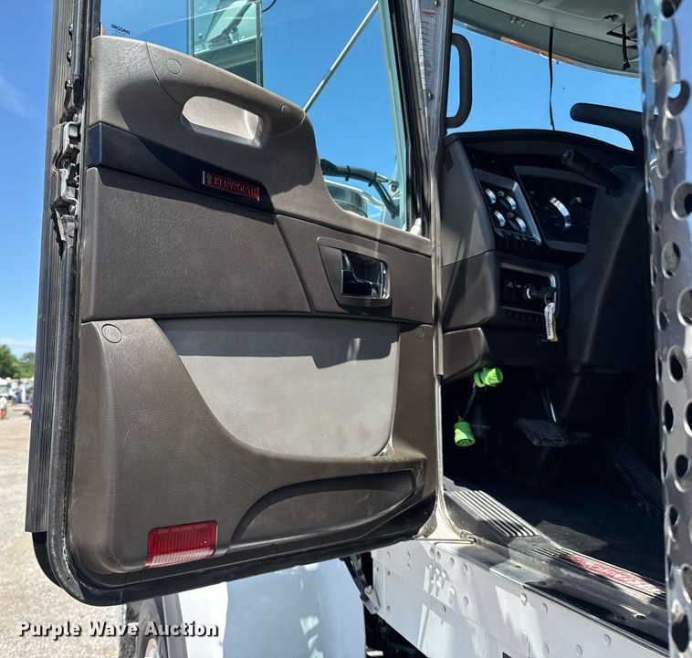 image for item EG5961 2012 Kenworth W900 semi truck