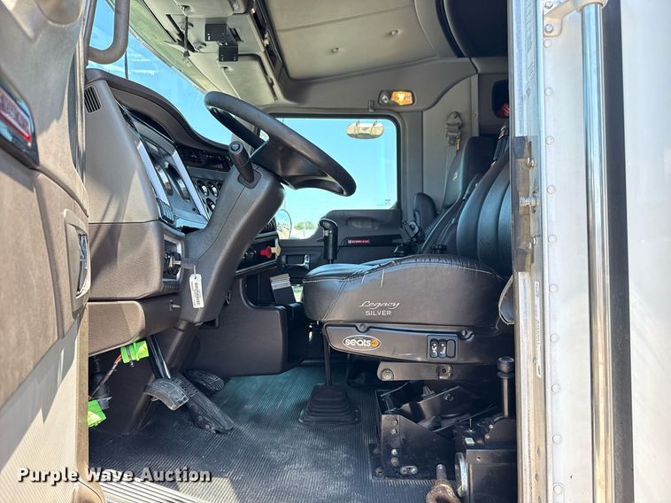 image for item EG5961 2012 Kenworth W900 semi truck