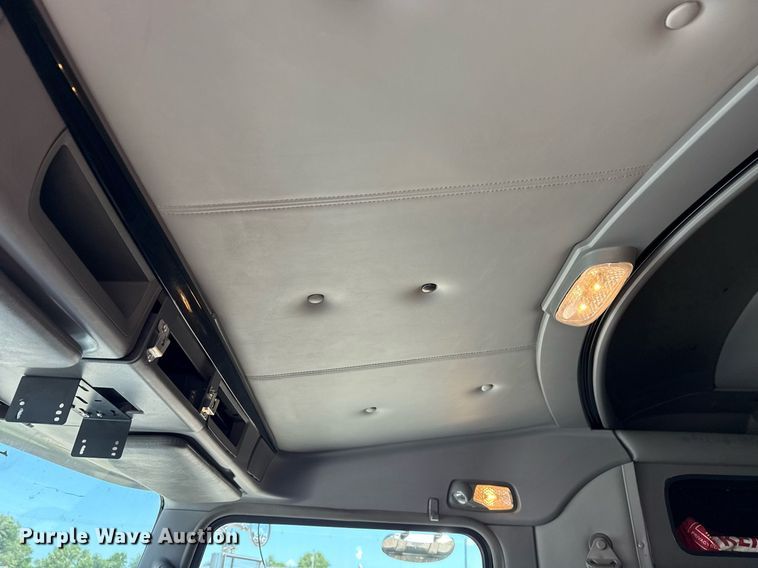 image for item EG5961 2012 Kenworth W900 semi truck