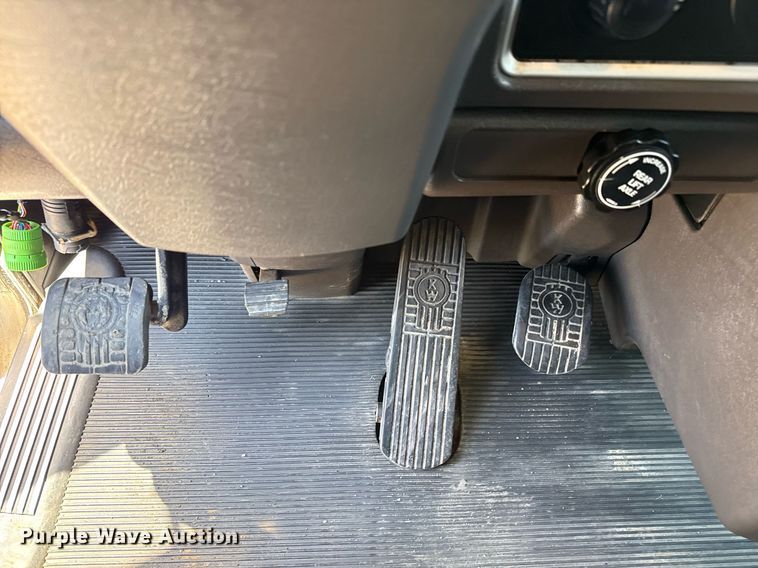 image for item EG5961 2012 Kenworth W900 semi truck