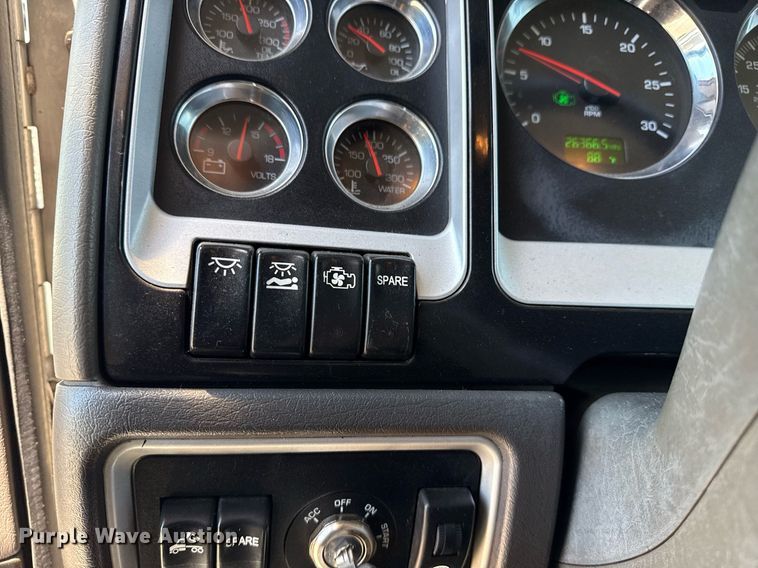 image for item EG5961 2012 Kenworth W900 semi truck