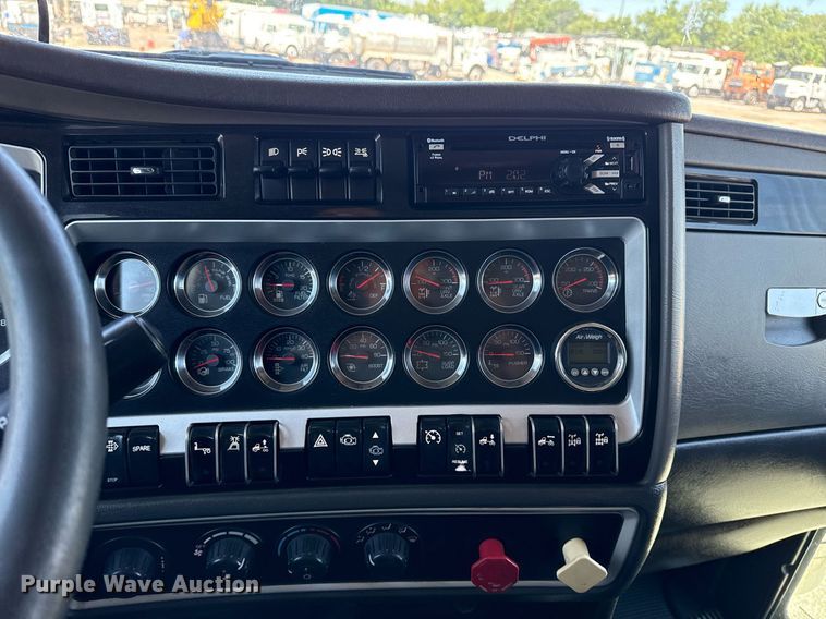 image for item EG5961 2012 Kenworth W900 semi truck