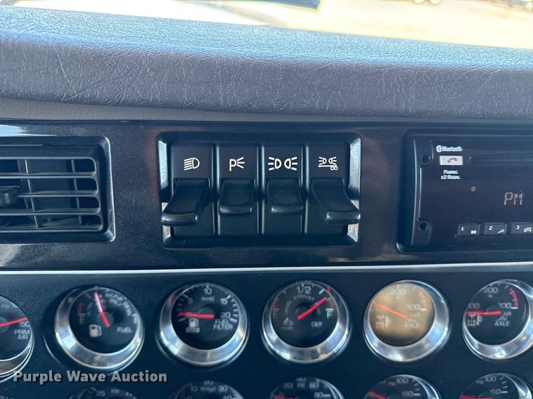 image for item EG5961 2012 Kenworth W900 semi truck