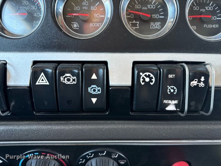 image for item EG5961 2012 Kenworth W900 semi truck