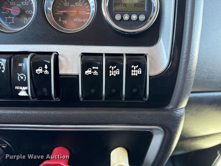 image for item EG5961 2012 Kenworth W900 semi truck