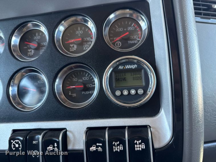 image for item EG5961 2012 Kenworth W900 semi truck