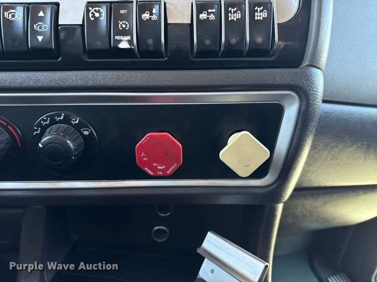 image for item EG5961 2012 Kenworth W900 semi truck