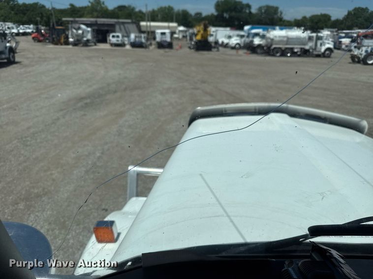 image for item EG5961 2012 Kenworth W900 semi truck