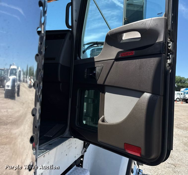 image for item EG5961 2012 Kenworth W900 semi truck