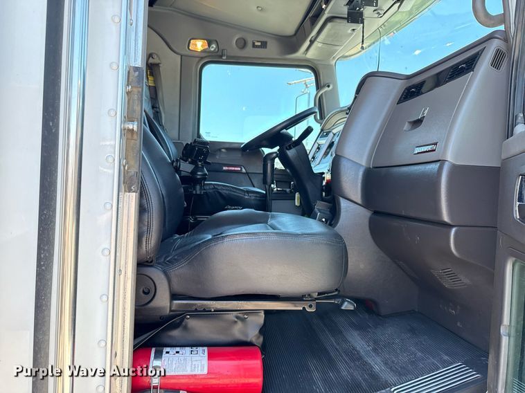 image for item EG5961 2012 Kenworth W900 semi truck