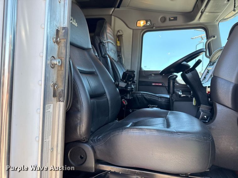 image for item EG5961 2012 Kenworth W900 semi truck