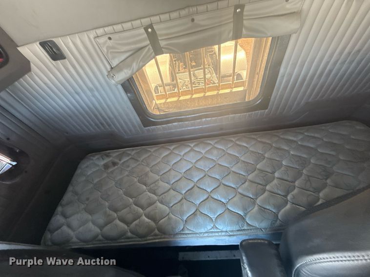 image for item EG5961 2012 Kenworth W900 semi truck