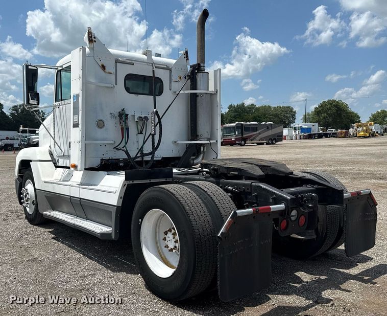 image for item EG6002 2000 Freightliner FLD semi truck