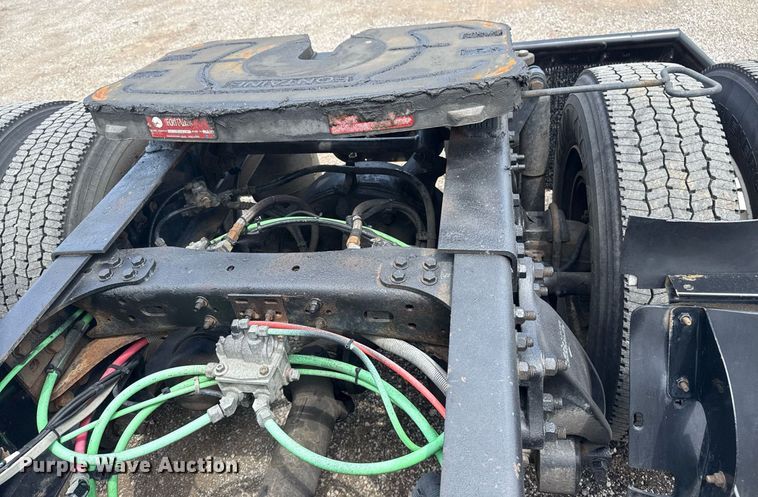 image for item EG6002 2000 Freightliner FLD semi truck