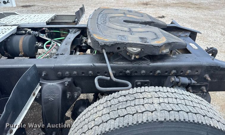 image for item EG6002 2000 Freightliner FLD semi truck