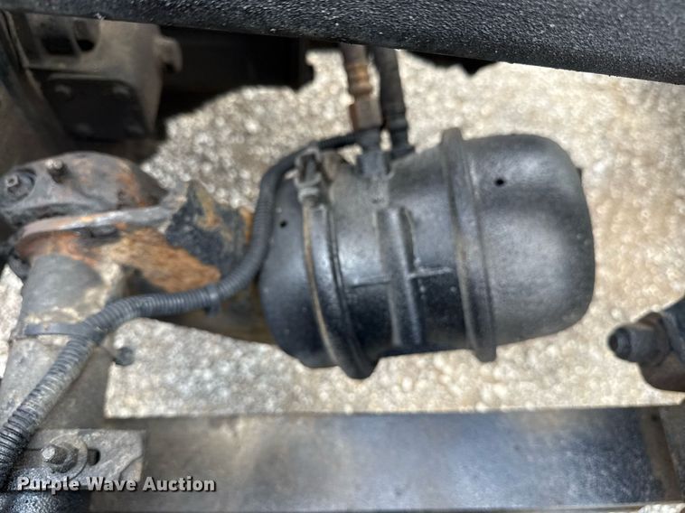 image for item EG6002 2000 Freightliner FLD semi truck