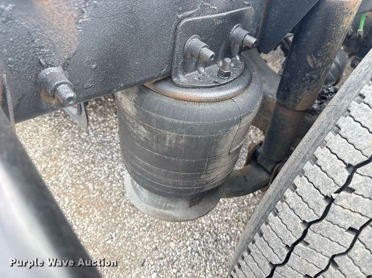 image for item EG6002 2000 Freightliner FLD semi truck