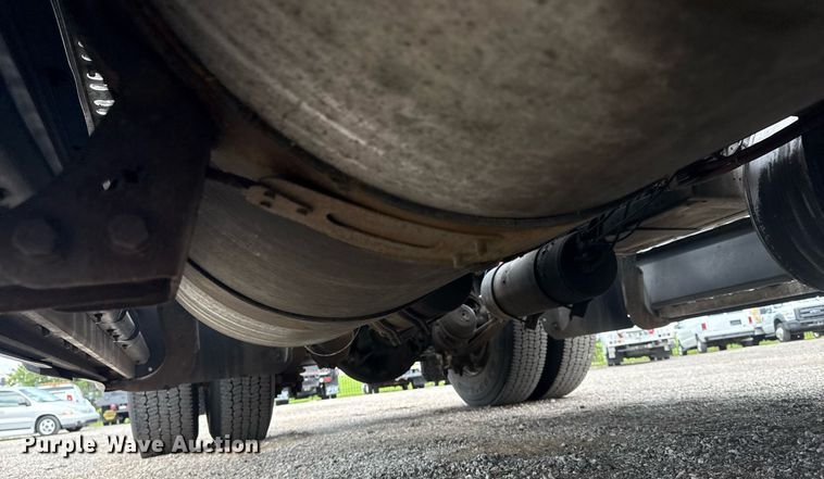 image for item EG6002 2000 Freightliner FLD semi truck