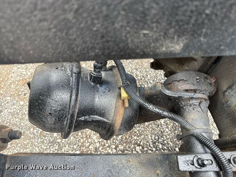 image for item EG6002 2000 Freightliner FLD semi truck