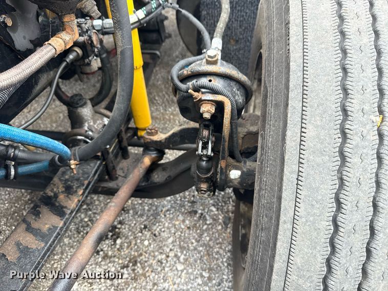 image for item EG6002 2000 Freightliner FLD semi truck