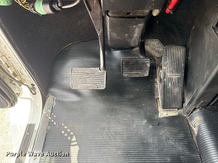 image for item EG6002 2000 Freightliner FLD semi truck